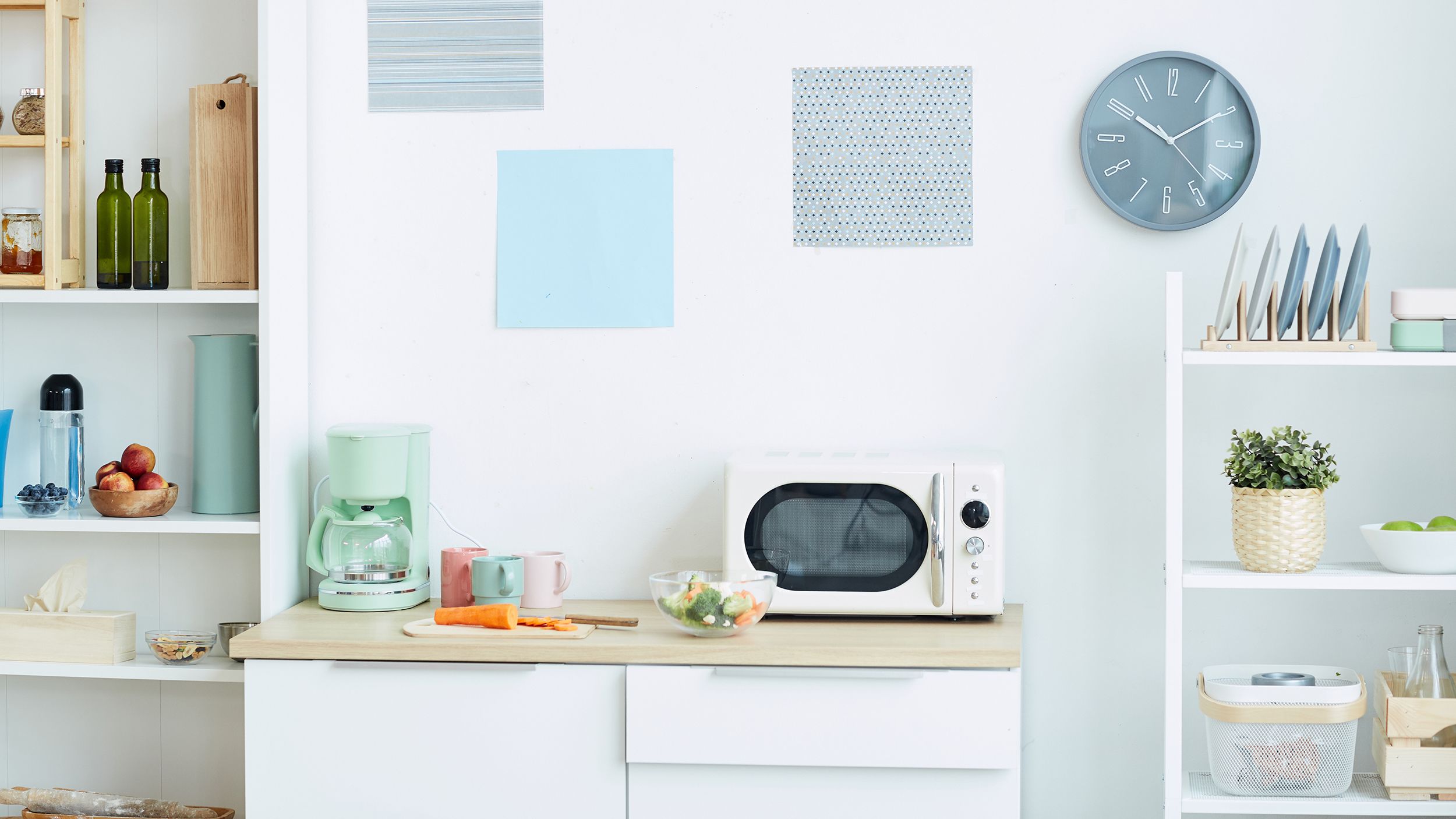 Minimalist Kitchen Essentials: Kitchen Must-Haves for Dorm Rooms, Studio  Apartments, Small Kitchens With No Appliances