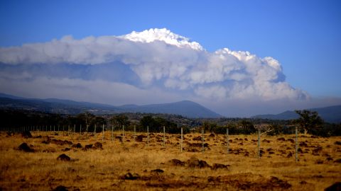 A massive plume of smoke from the Dixie Fire can be seen from miles away.
