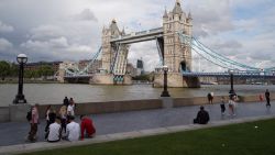 A technical fault has left the iconic London landmark Tower Bridge stuck open on Monday afternoon, with cars and pedestrians unable to cross, according to the City of London police in a tweet.