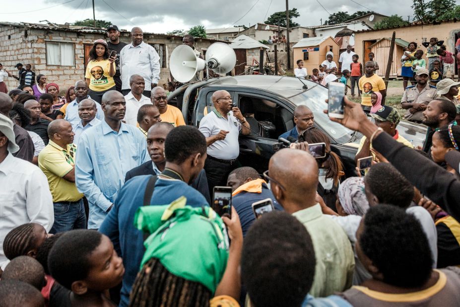 Zuma addresses hundreds of local residents in Shakaskraal, South Africa, in April 2019.