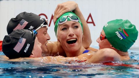 <strong>Tatjana Schoenmaker, Südafrika: </strong>Ein Lichtblick für Südafrika in Tokio war Schoenmaker, die mit einem Weltrekord im 200-m-Brustschwimmen der Frauen Gold im Schwimmen gewann.  Sie gewann auch die Silbermedaille im 100-m-Brustschwimmen der Frauen.“ class=“gallery-image__dam-img“ height=“1120″/></source></source></source></picture>
    </div>
<p>
            <strong>Fotos&Doppelpunkt;</strong> Diese afrikanischen Athleten haben bei Tokio 2020 Geschichte geschrieben
        </p>
<div class=