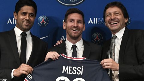Al-Khelaifi (left) and sporting director Leonardo (right) pose alongside Messi.