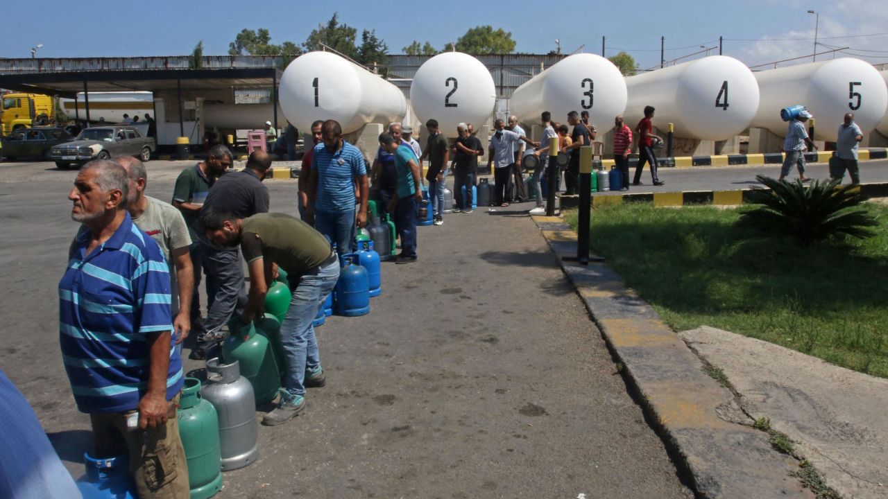 Lebanese wait to fill their gas cylinders in the southern city of Sidon, on August 10.