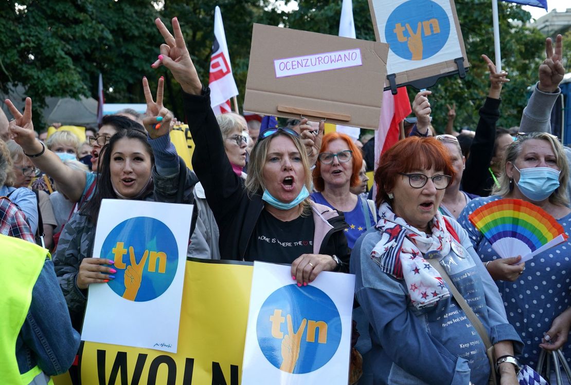 Protesters demonstrate in defence of media freedom in Warsaw on August 10, 2021.