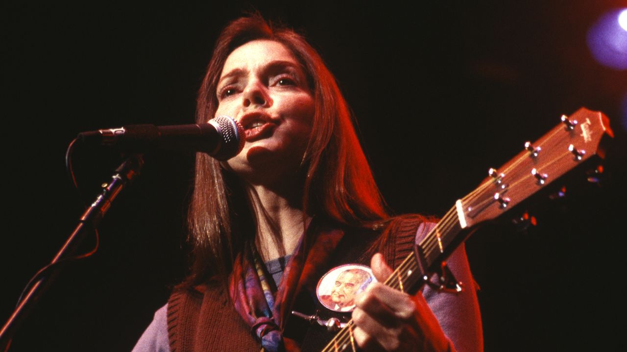 Nanci Griffith performs at the Warfield theatre on November 18, 1994 in San Francisco, California. (Photo by Tim Mosenfelder/Getty Images)