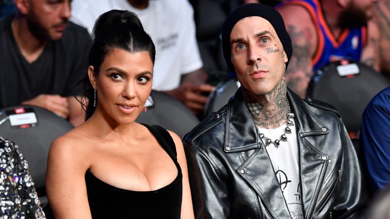 Travis Barker Blink 182 drummer takes first flight since 2008