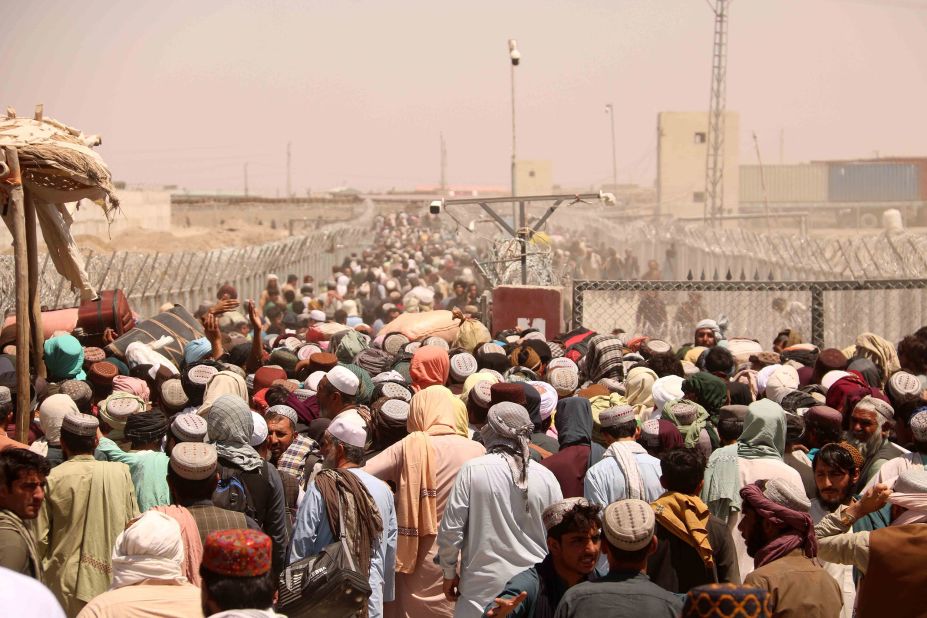 People wait to cross the Afghan-Pakistani border at Chaman, Pakistan, on August 13. The border crossing was closed for several days before it was reopened.