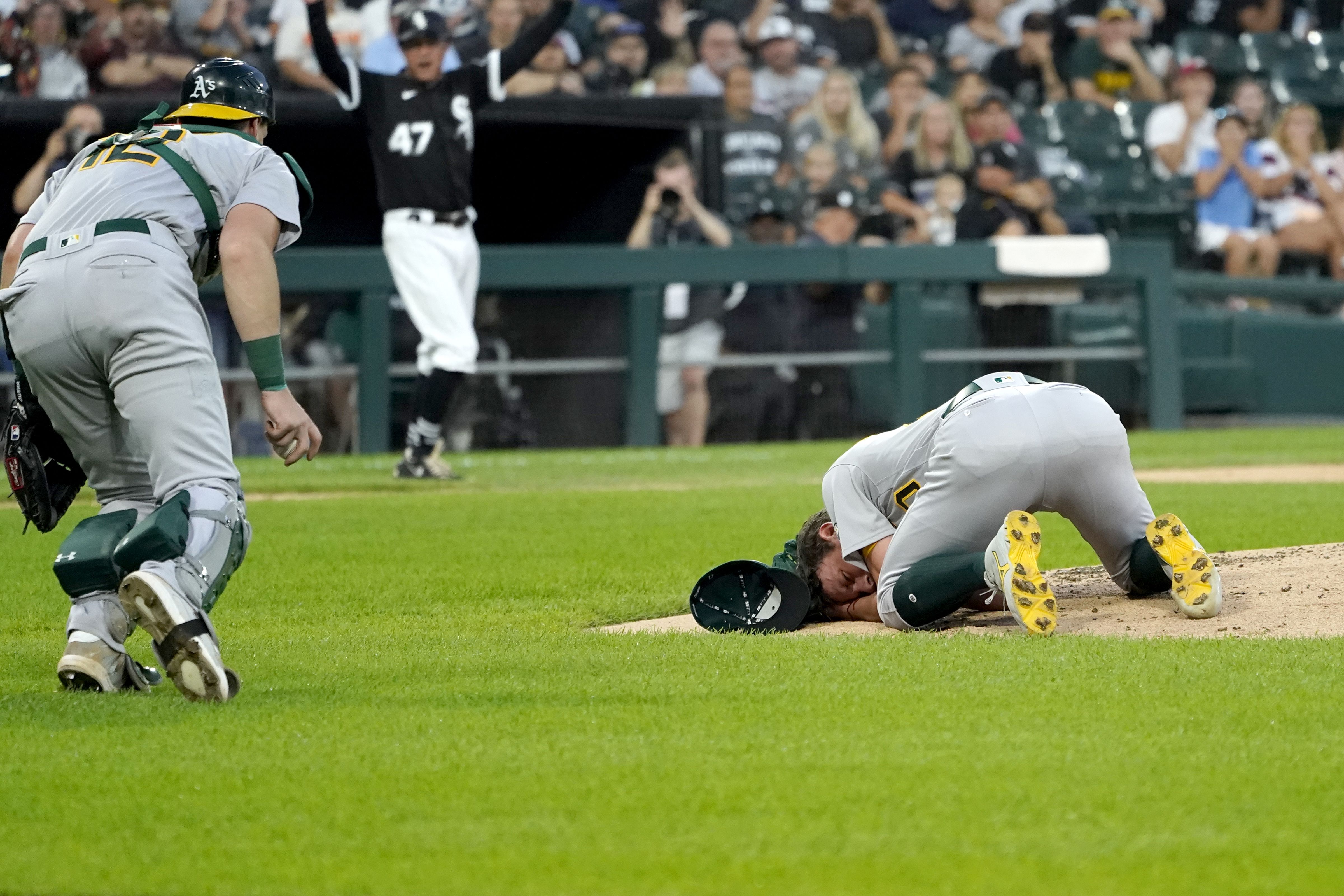 Chris Bassitt suffers facial fracture after getting hit with 100-mph line  drive; A's pitcher has normal vision 