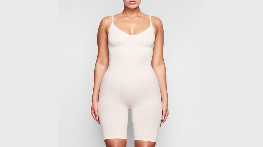 Skims Sculpting Bodysuit Mid-Thigh W. Open Gusset