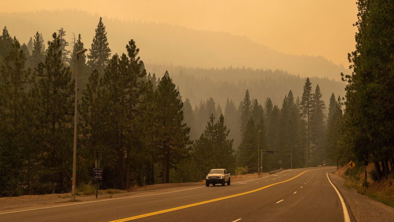 Smoke from the Caldor Fire hangs heavy in the air in El Dorado County, California, on August 18.