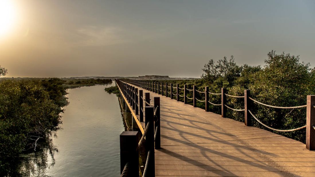 <strong>Wooden walkway: </strong>Purple Island has a long, wooden walkway that connects it to a beach, making it an ideal place to visit for families. 