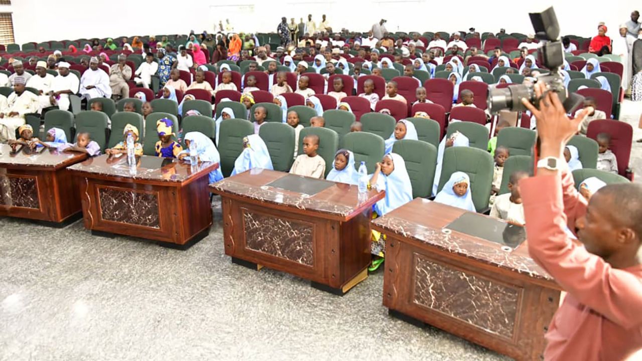 The schoolchildren pictured at the Niger Government State House after gaining their freedom. 