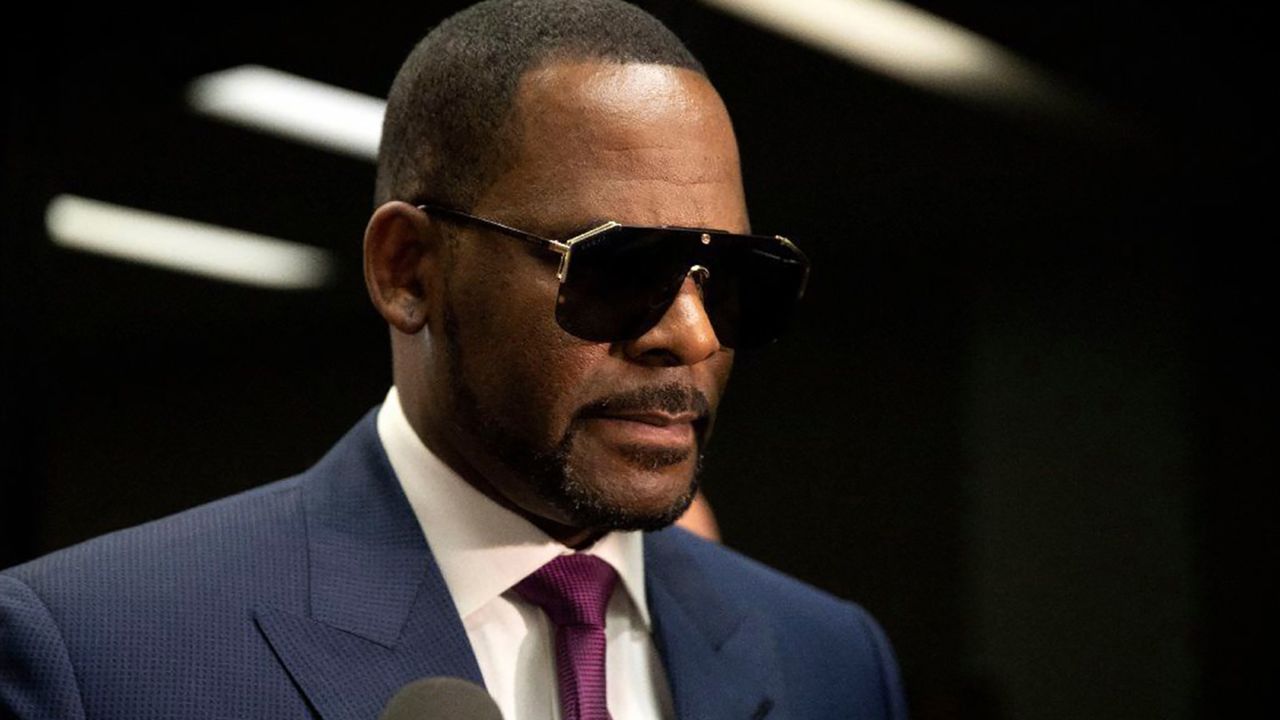 R&B superstar R. Kelly arrives at the Daley Center to attend a closed-door hearing over child support on March 13, 2019, in Chicago. (Photo by Erin Hooley/Chicago Tribune/TNS/Sipa USA)