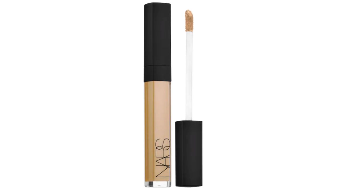 dolphin NARS Radiant Creamy Concealer