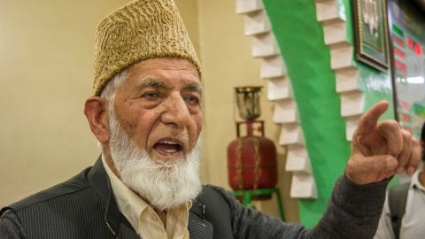 Syed Ali Shah Geelani delivers a speech in the former state of Jammu and Kashmir on March 30, 2018.