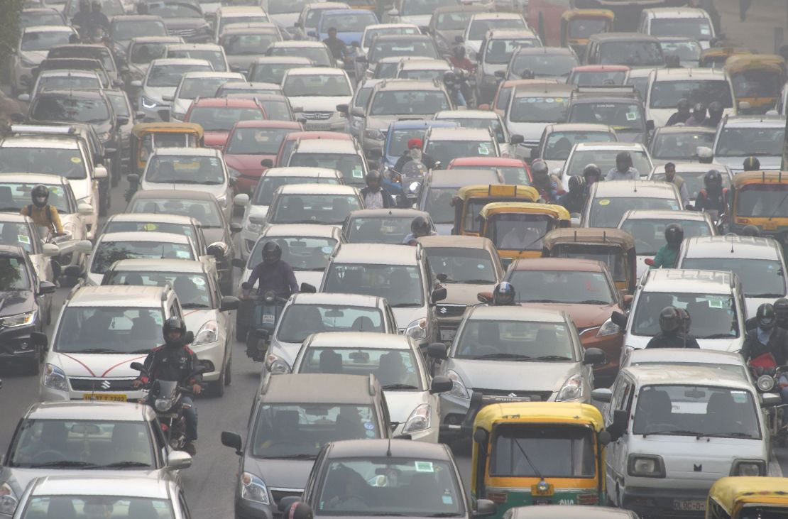 Motorists drive amid heavy smog in New Delhi on November 14, 2017.