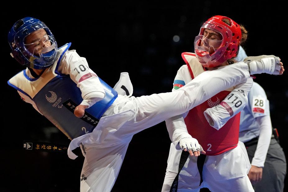 Thailand's Khwansuda Phuangkitcha, left, competes against Azerbaijan's Royala Fataliyeva during a taekwondo match on September 2.
