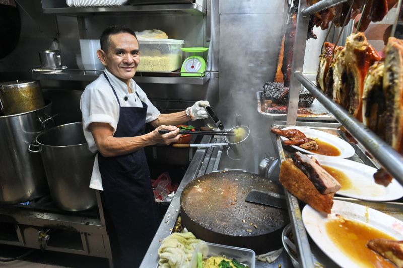 Famed Singaporean eatery Hawker Chan loses its Michelin star CNN