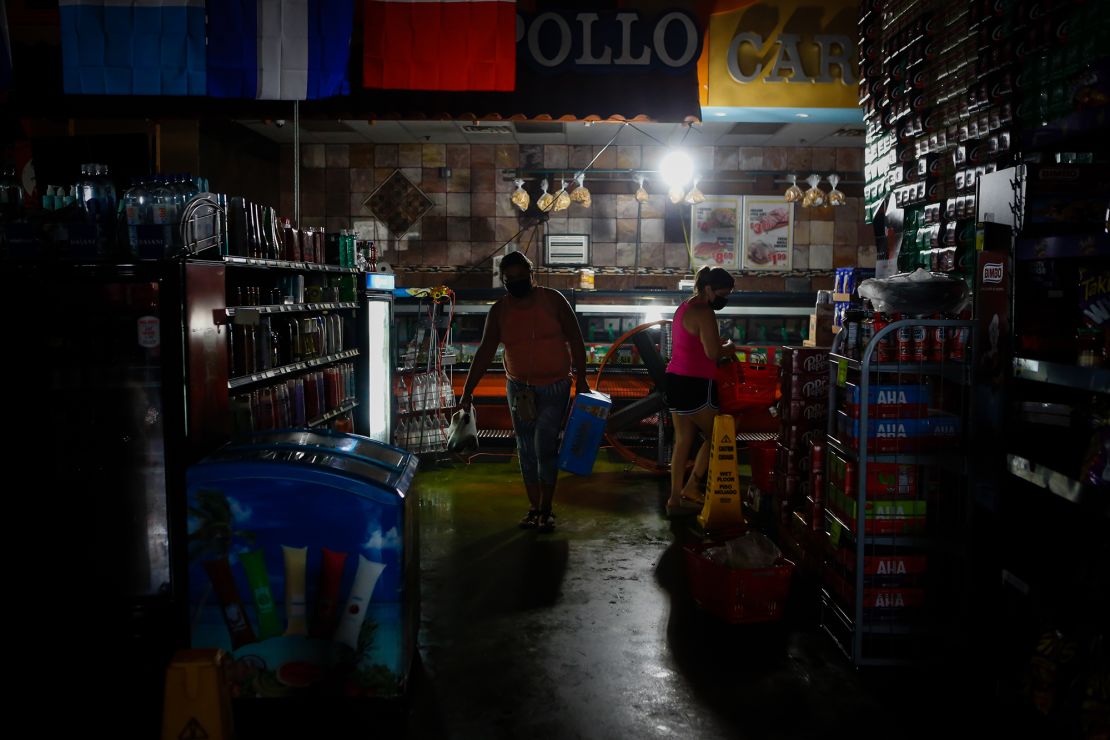 Shoppers buy supplies at a grocery store during the blackout after Hurricane Ida in New Orleans, Louisiana, on , Sept. 2, 2021. 