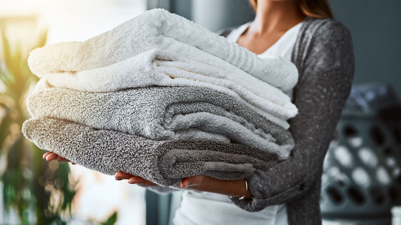 https://media.cnn.com/api/v1/images/stellar/prod/210907120739-how-to-wash-towels-lead.jpg?q=w_1600,h_901,x_0,y_0,c_fill