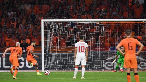 Depay scores his penalty against Turkey.