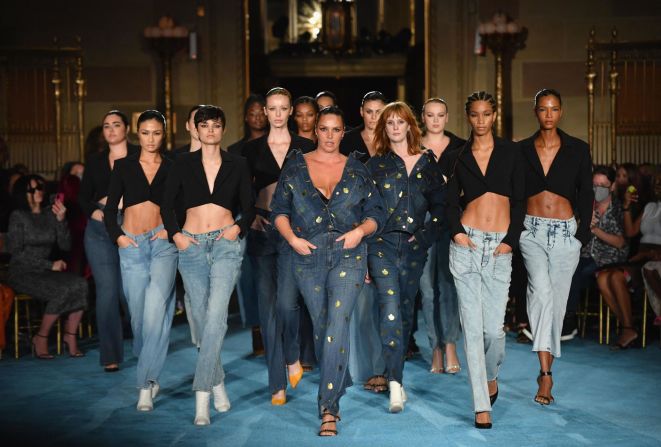 Models walked in formation at Christian Siriano's show, led by plus-size model Candice Huffine. Siriano is known for his inclusive approach to model casting, with plus-size model Precious Lee also taking part. 