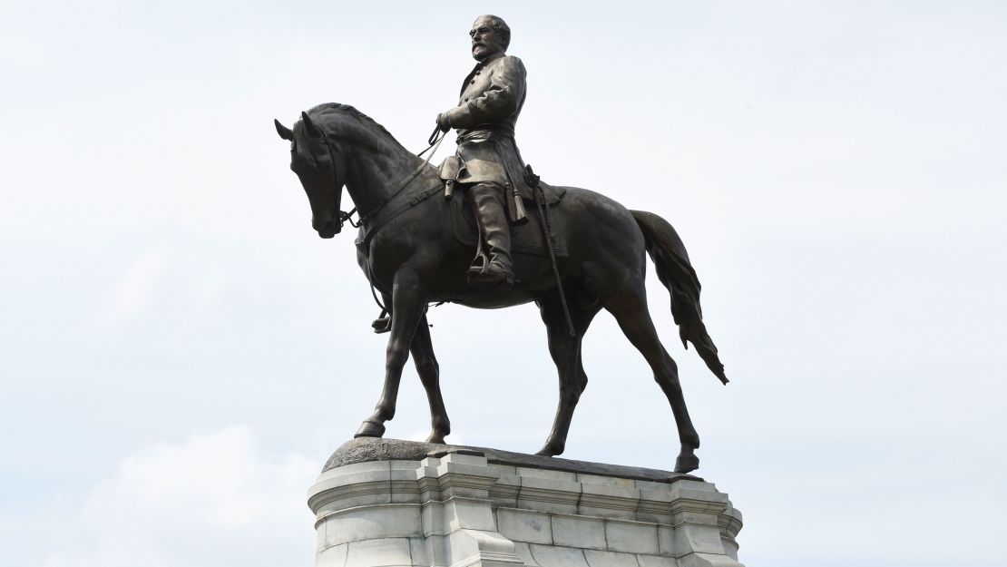 The statue of Confederate General Robert E. Lee on Monument Avenue in June 2020.