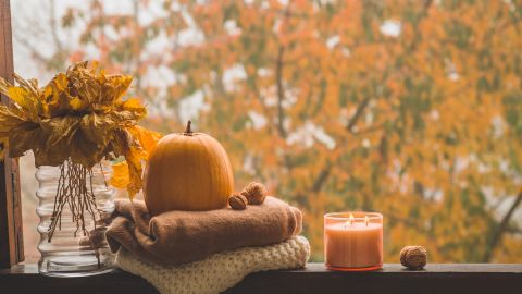 best fall candle scents lead