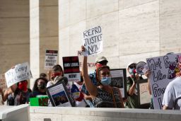 September 5, 2021, Houston, United States: Protestors march from City Hall to the federal court house in protest of the new state abortion ban in Houston, Texas on Sunday, September 5th, 2021. (Credit Image: © Reginald Mathalone/NurPhoto via ZUMA Press)