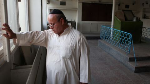 Zebulon Simentov, the last known Jewish person living in Afghanistan, closes the window to the synagogue he cares for in his Kabul home on August, 29, 2009.
