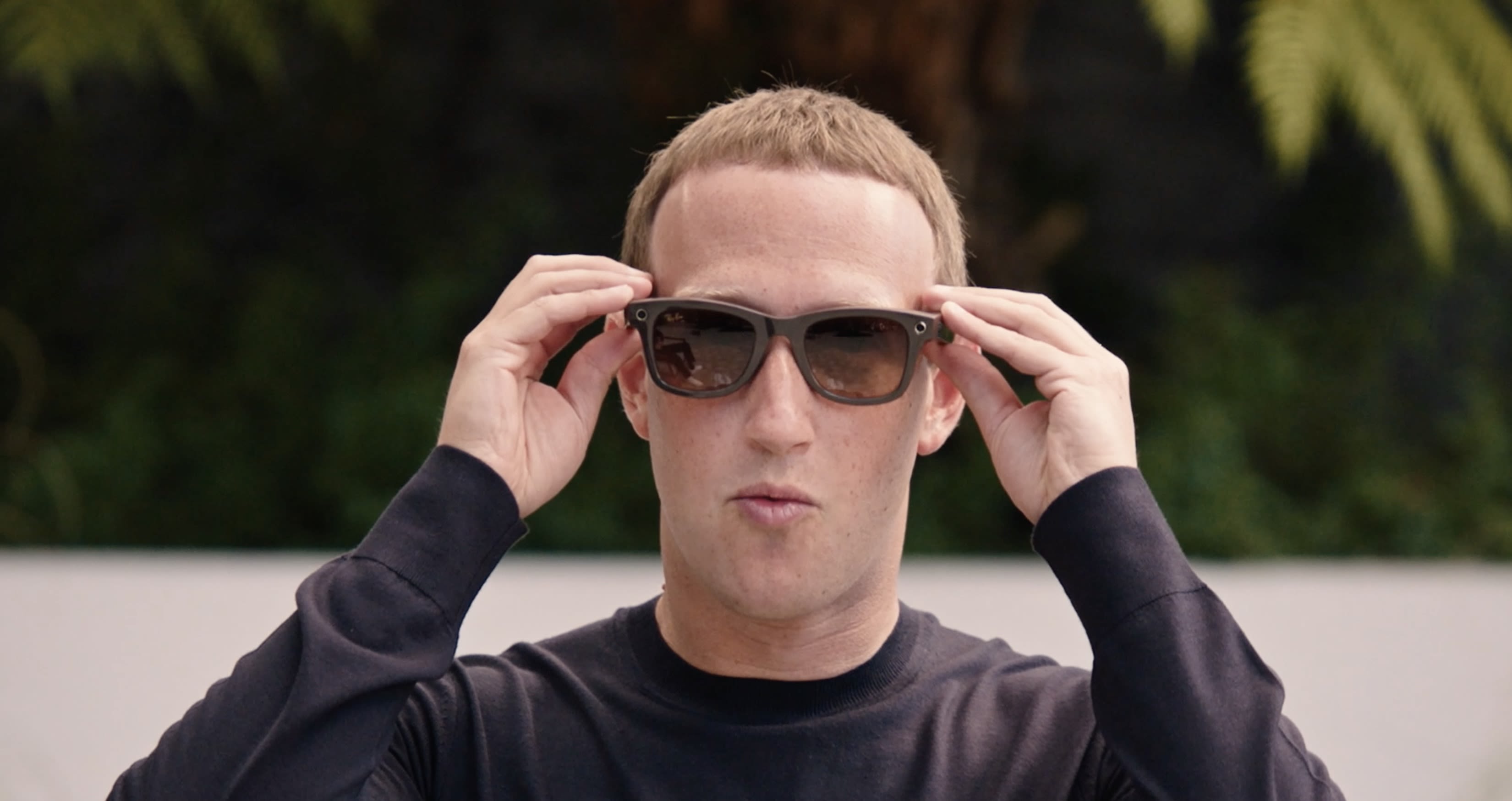 bijvoeglijk naamwoord constant passagier Watch Mark Zuckerberg announce new Facebook and Ray-Ban smart glasses | CNN  Business