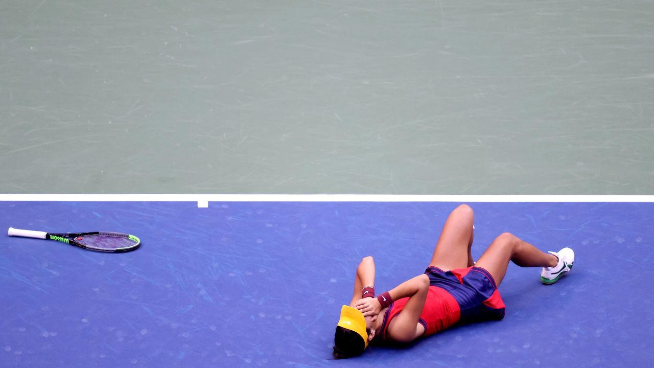 Raducanu celebrates winning championship point to defeat Fernandez.
