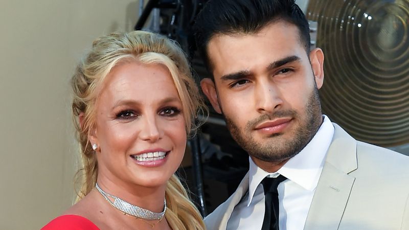 Britney Spears and boyfriend Sam Asghari are engaged | CNN