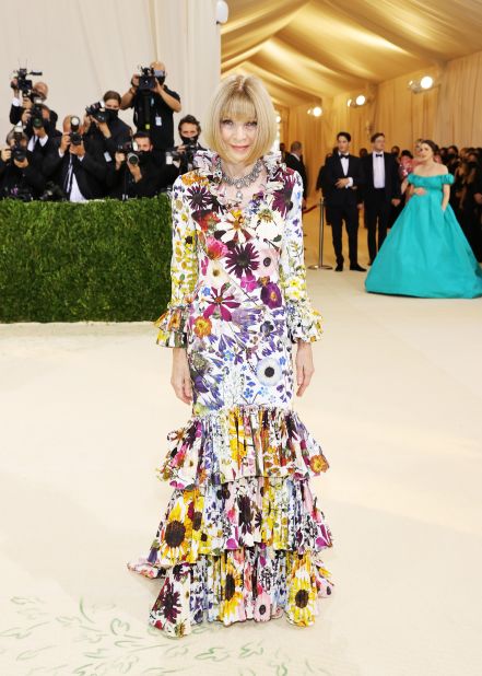Met Gala honorary chairman Anna Wintour departed eschewed Chanel -- her longtime go-to for the event -- instead opting for a custom pressed-flower Oscar de la Renta gown with a tiered pleated skirt.