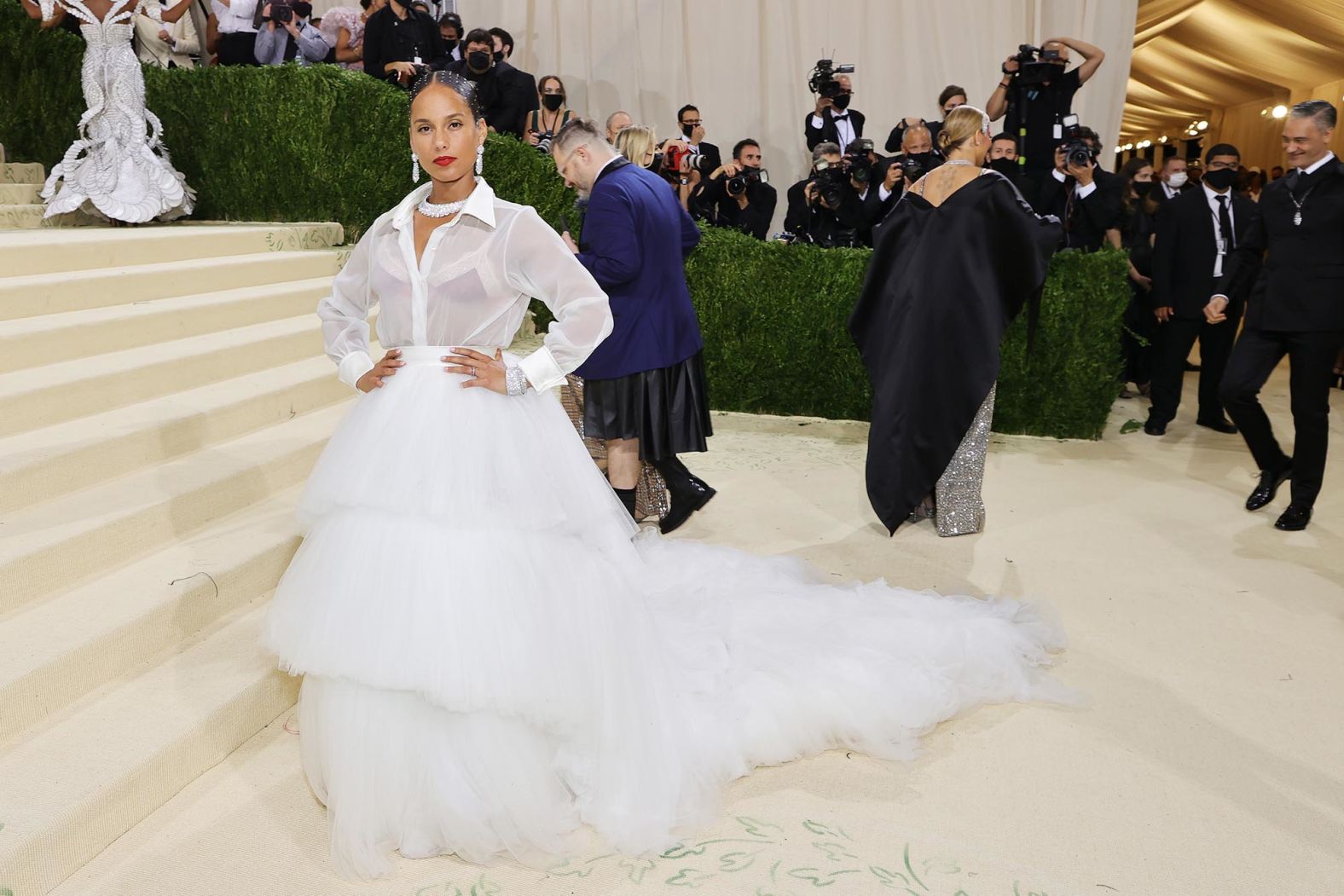 Singer Alicia Keys arrived in an all-white gown from AZ Factory and jewels from Van Cleef & Arpels. Speaking to reporters on the carpet, she added her red lipstick was an homage to the "New York lip."
