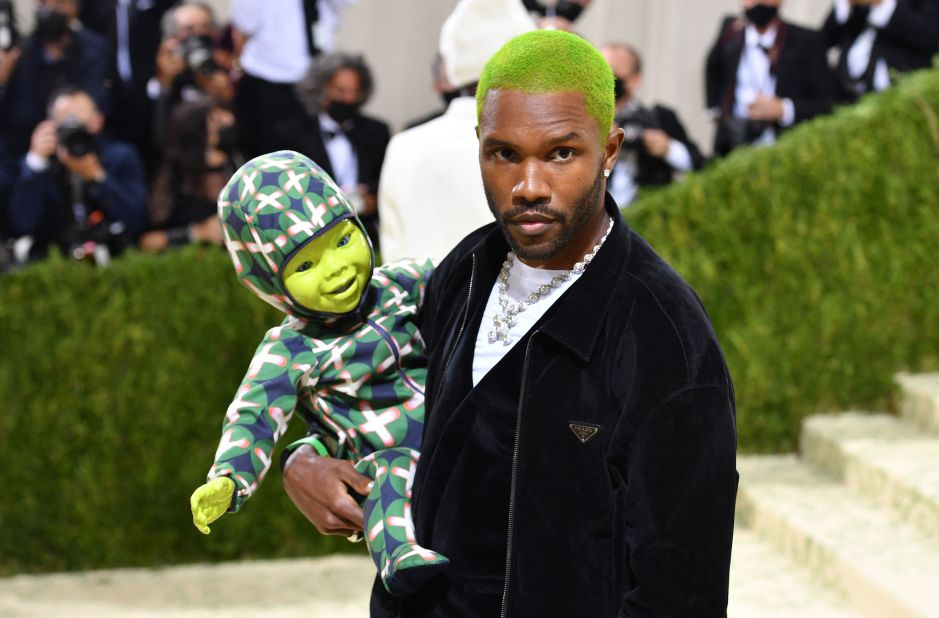 Frank Ocean debuted a lime green hairstyle at the event, wearing a black Prada outfit and a necklace from his jewelry line Homer. He was accompanied by a robotic friend, dressed in a patterned tracksuit, that moved during interviews.<br />