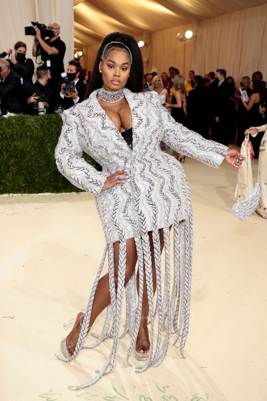 As with many women on the night, plus-size model Precious Lee opted for a blazer-inspired silhouette with a dramatic fringe and power shoulders. Designed by Area, the crystalline dress was styled with matching glittery accessories.