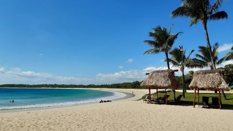 This photo taken on November 20, 2019 shows a beach at a resort at Natadola Bay in Fiji. - Tourism-reliant Fiji on June 2020 has proposed a "travel bubble" to welcome visitors from virus-free countries, as the South Pacific holiday hotspot desperately tries to revive its stalled economy. (Photo by AILEEN TORRES-BENNETT / AFP) (Photo by AILEEN TORRES-BENNETT/AFP via Getty Images)