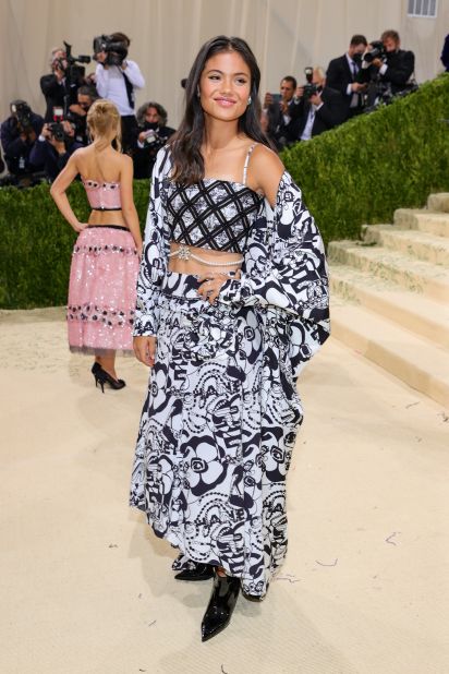 British tennis player and reigning U.S Open Champion, Emma Raducanu, wore Chanel at the Met Gala.