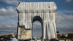 Image #1752
Fabric panels are being unfurled in front of the outer walls of the Arc de Triomphe
Paris, September 12, 2021
--
Photo: Benjamin Loyseau
© 2021 Christo and Jeanne-Claude Foundation
