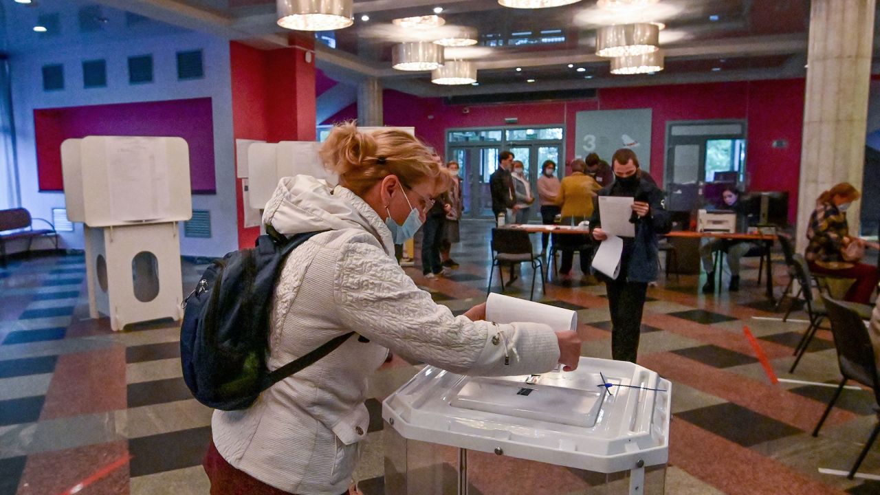 A woman votes in Moscow on September 17, 2021.