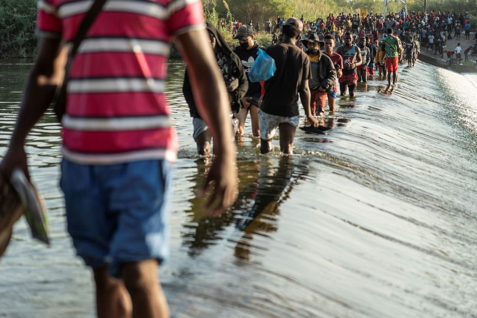 Migrants cross the Rio Grande from Ciudad Acuña on September 16.