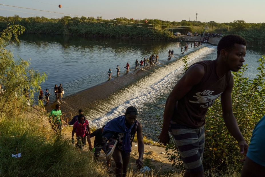 Migrants cross the Rio Grande to get food and supplies in Ciudad Acuña on Saturday, September 18.