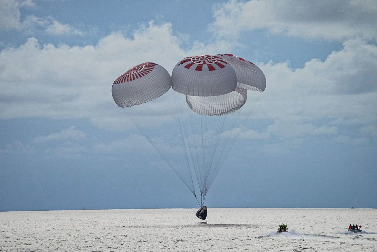 The crew's capsule splashes down off the coast of Florida on September 18.
