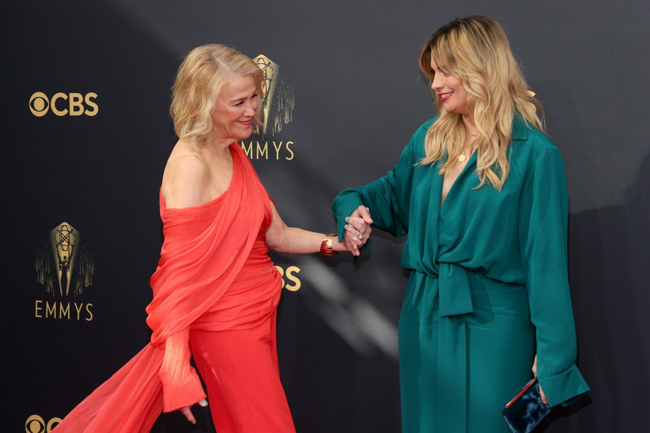 From left, Catherine O'Hara and Annie Murphy