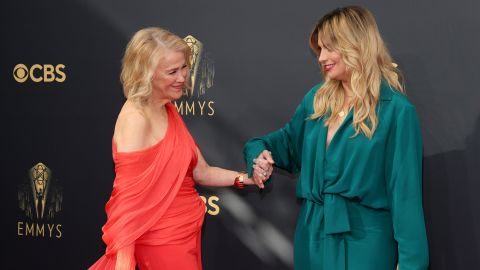 From left, Catherine O'Hara and Annie Murphy