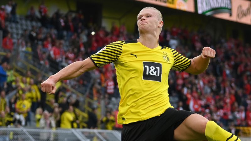 Erling Haaland scores stunning lob to continue incredible Borussia