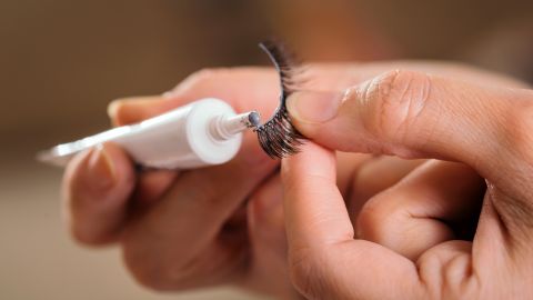 How to apply fake lashes lead