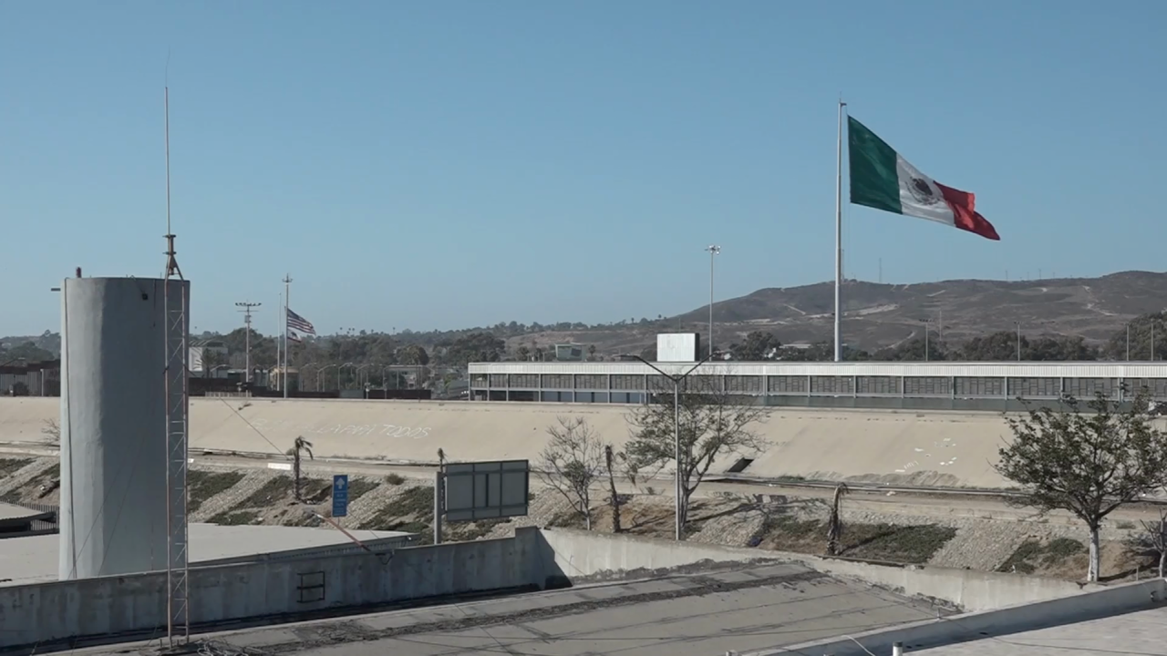 CIUDAD ACUNA, MEXICO - SEPTEMBER 20: U.S. Border Patrol agents interact with Haitian immigrants on the bank of the Rio Grande in Del Rio, Texas on September 20, 2021 as seen from Ciudad Acuna, Mexico. As U.S. immigration authorities began deporting immigrants back to Haiti from Del Rio, thousands more waited in a camp under an international bridge in Del Rio while others crossed the river back into Mexico to avoid deportation. (Photo by John Moore/Getty Images)