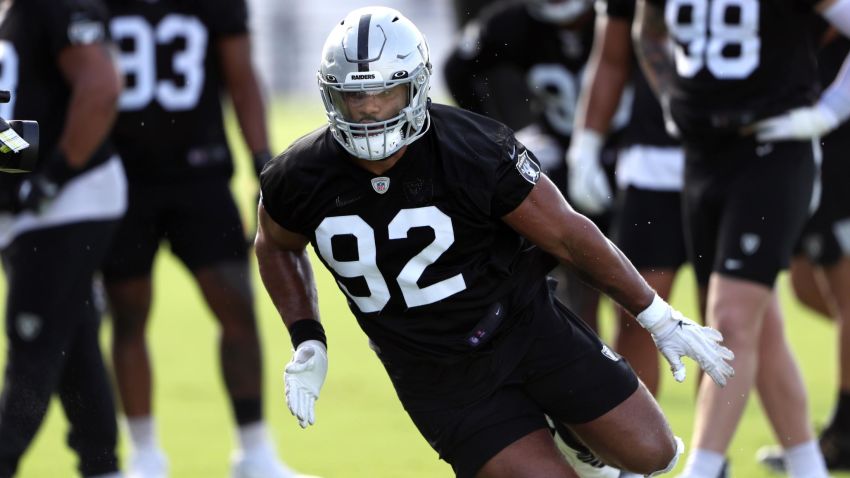 HENDERSON, NEVADA - JULY 29: Solomon Thomas #92 of the Las Vegas Raiders runs a drill during training camp at the Las Vegas Raiders Headquarters/Intermountain Healthcare Performance Center on July 29, 2021 in Henderson, Nevada. (Photo by Steve Marcus/Getty Images)
